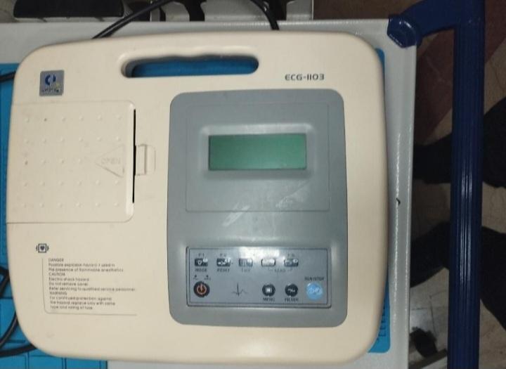 دستگاه نوار قلب 3 کانال کرول carewell ECG-1103Bدست دو/مدینیوم