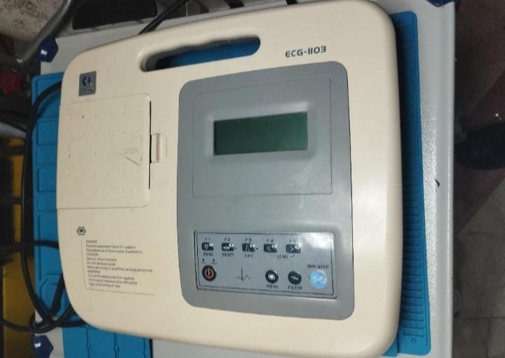 دستگاه نوار قلب 3 کانال کرول carewell ECG-1103Bدست دو/مدینیوم