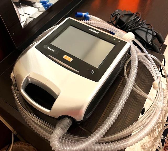 دستگاه ونتیلاتور پرتابل ResMed Astral 100دست دو/مدینیوم