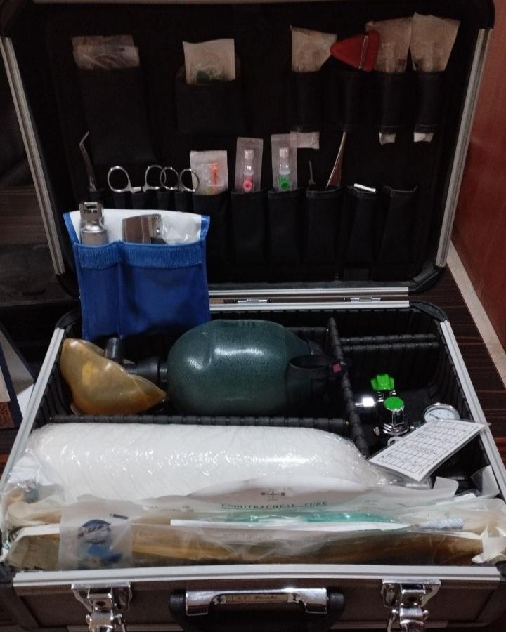 انواع کیف احیا آلومینیومی با تجهیزات و کپسول اکسیژندست دو/مدینیوم