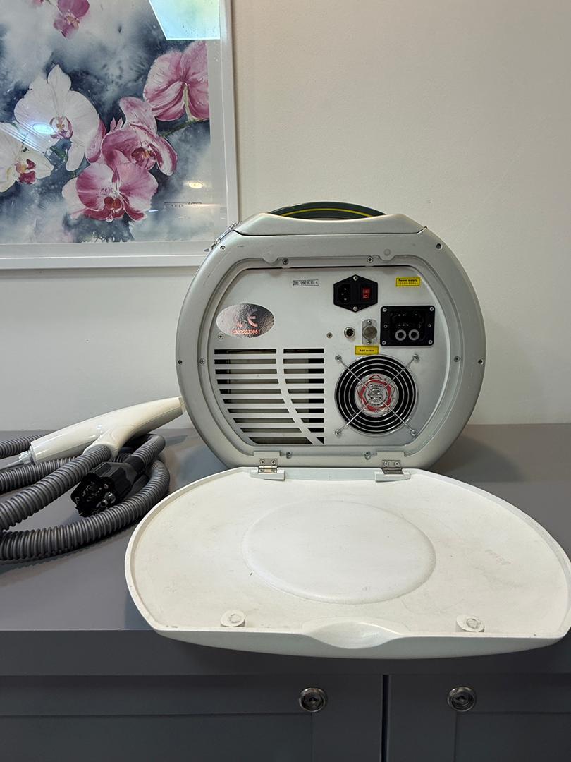 دستگاه لیزر ریموو و تاتو و لک و خالکوبی کیوسوئیچدست دو/مدینیوم