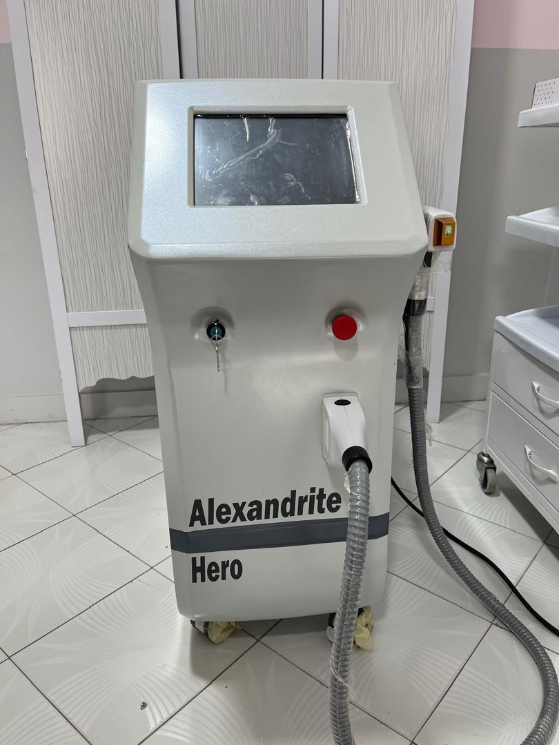 دستگاه لیزر الکساندرایت هیرو ۱۲۰۰ واتدست دو/مدینیوم
