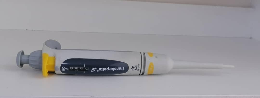 سمپلر ۱۰ - ۱۰۰ میکرو آلمانیدست دو/مدینیوم