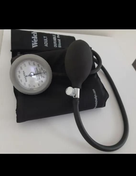 فشارسنج و گوشی معاینهدست دو/مدینیوم
