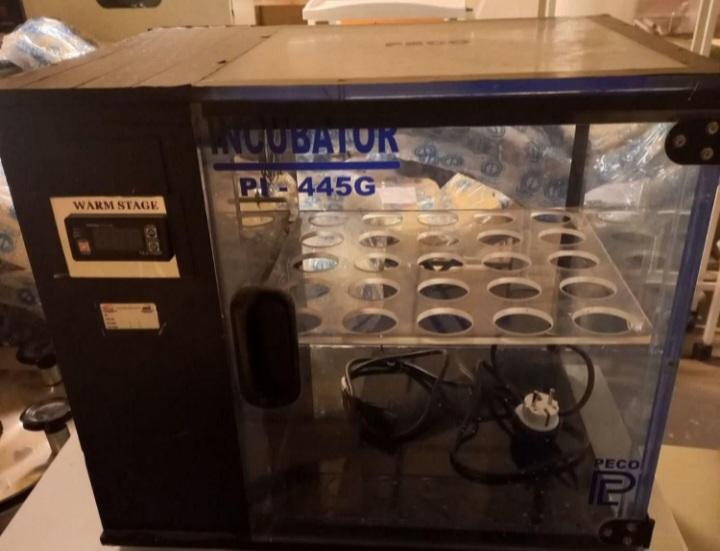 انکوباتور آزمایشگاهی مدل دیجیتال با حجم 55 لیتردست دو/مدینیوم