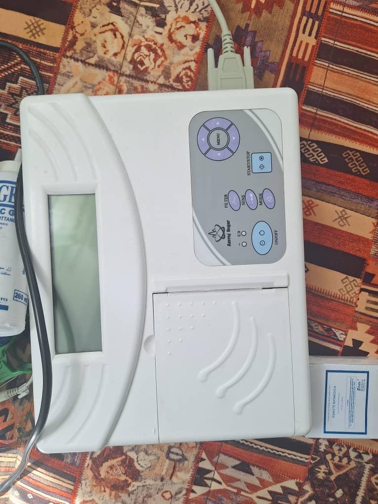 الکتروکاردیوگراف سه کاناله مدل: Negar A80 نو/مدینیوم