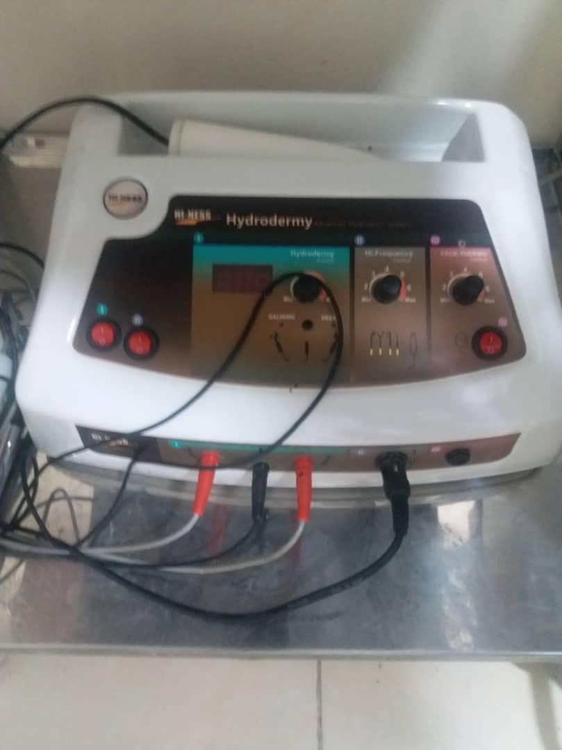 دستگاه HYDRODERMYدست دو/مدینیوم