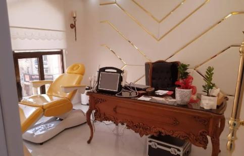 تجهیزات کلینیک پوست ومو دست دو/مدینیوم