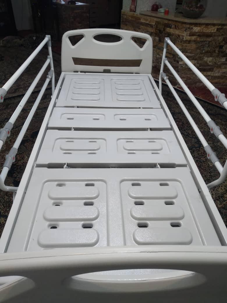 تخت بیماردست دو/مدینیوم