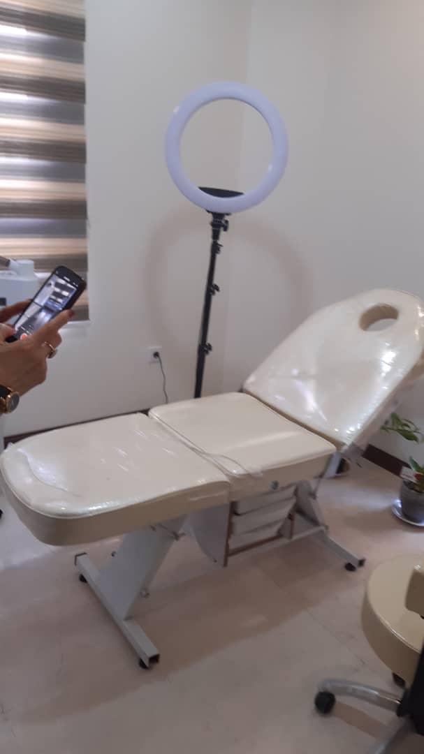 تخت زیبایی و تابورهنو/مدینیوم