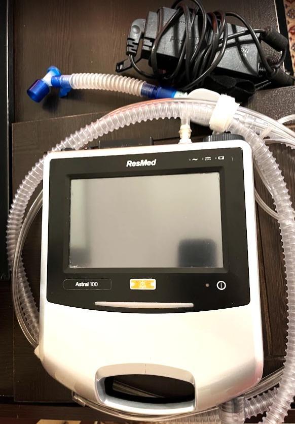 دستگاه ونتیلاتور پرتابل ResMed Astral 100دست دو/مدینیوم