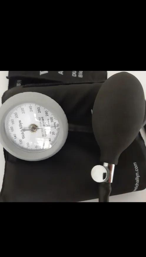 فشارسنج و گوشی معاینهدست دو/مدینیوم