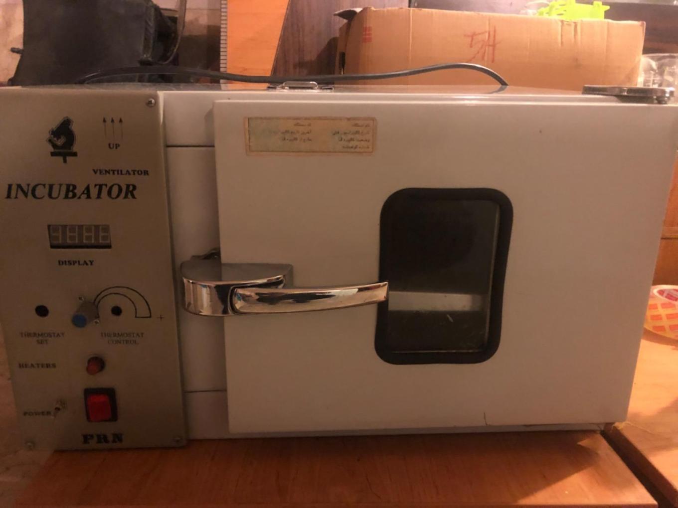 لوازم آزمایشگاهی شیشه ای-انکوباتور -آب مقطر گیریدست دو/مدینیوم