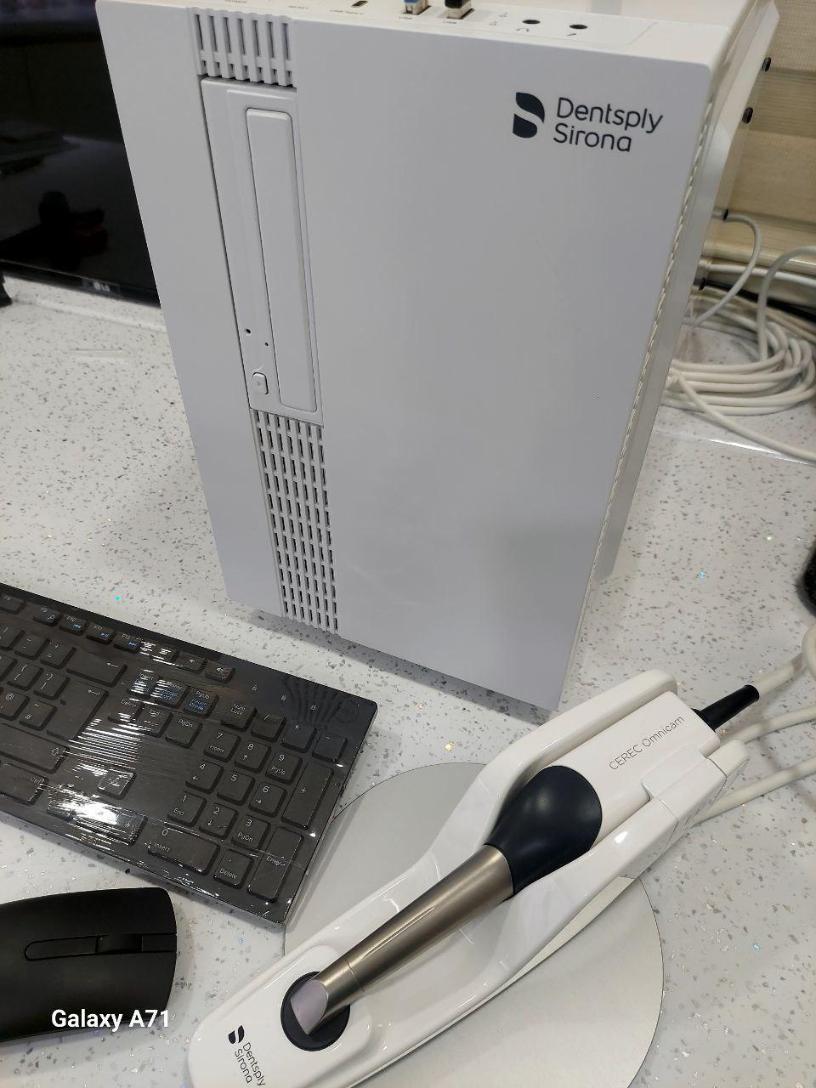اسکنر داخل دهانی Sirona مدل Omnicamنو/مدینیوم