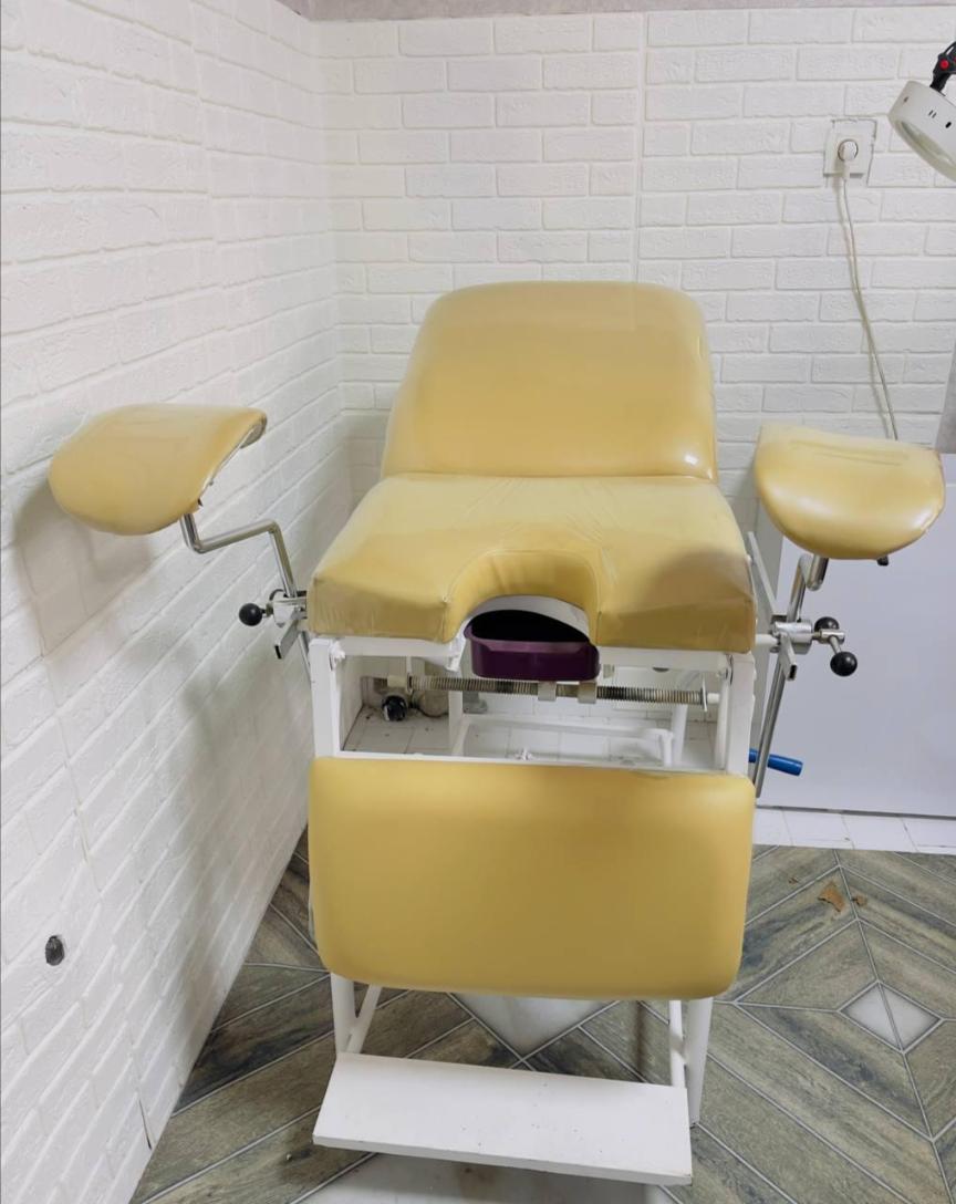 تخت ژنیکولوژینو/مدینیوم