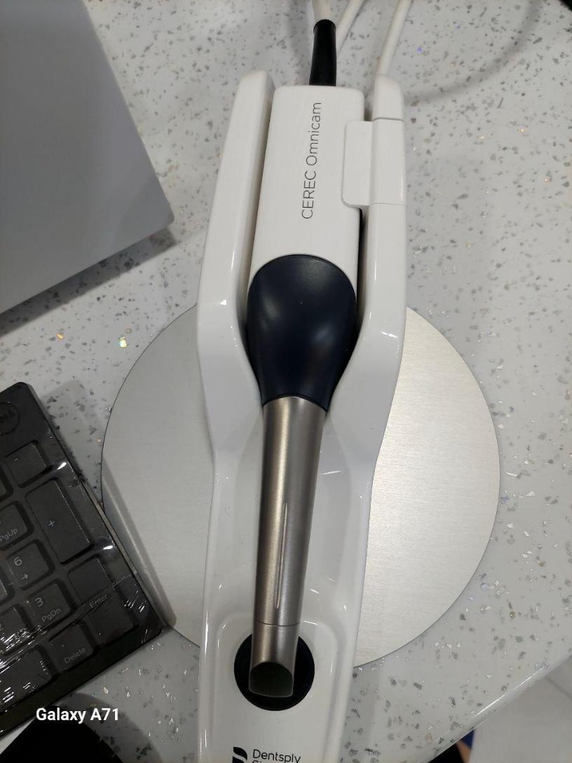 اسکنر داخل دهانی Sirona مدل Omnicamنو/مدینیوم
