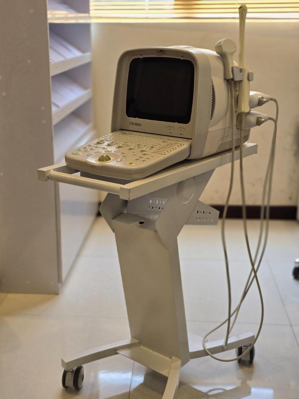 دستگاه سونوگرافی پرتابل برند SIUI مدل CTS-5500دست دو/مدینیوم