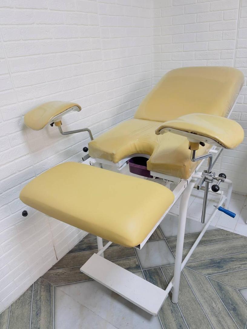 تخت ژنیکولوژینو/مدینیوم