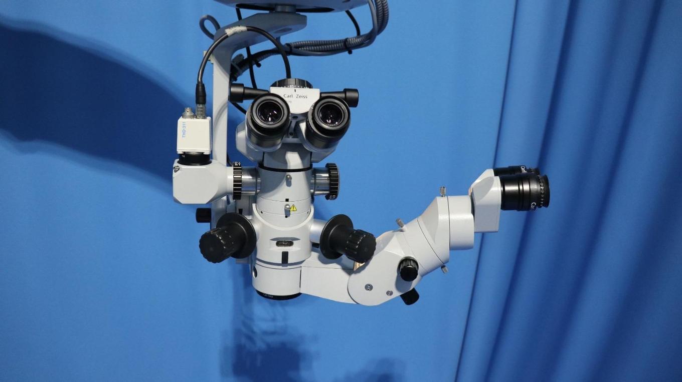 ZEISSمدل OPMI VISU 210 on S88 Standدست دو/مدینیوم