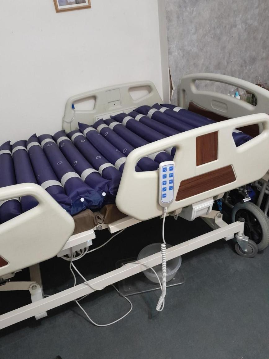 تخت بیماردست دو/مدینیوم