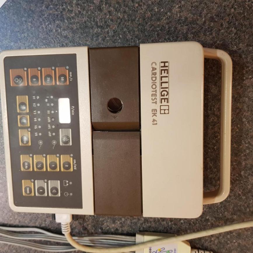 دستگاه الکتروکاردیوگرافی تک کاناله با برند هلیگه دست دو/مدینیوم