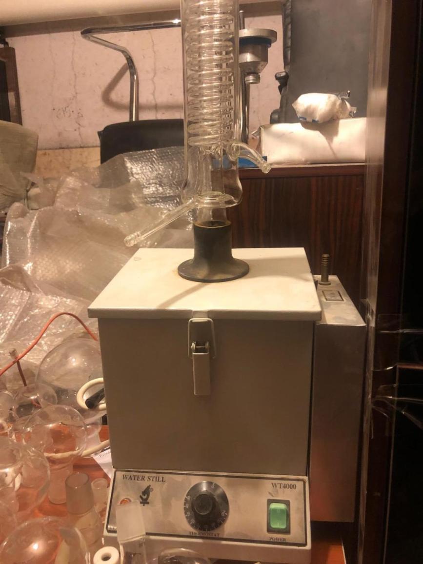 لوازم آزمایشگاهی شیشه ای-انکوباتور -آب مقطر گیریدست دو/مدینیوم