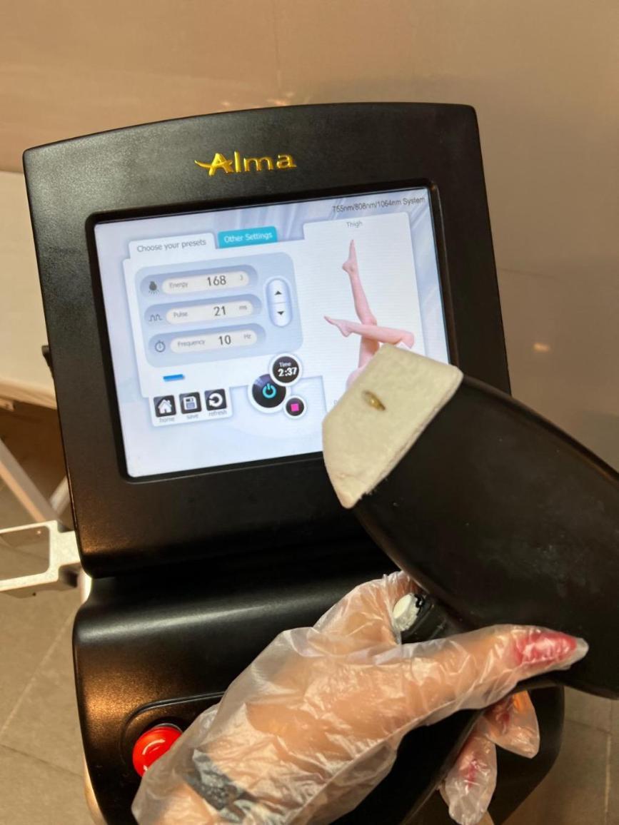 فروش وسایل در حد نو مطب زیباییدست دو/مدینیوم