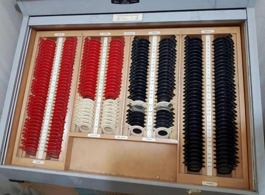 جعبه لنز از برند اکولوس المانی با بیشترین قطعهدست دو/مدینیوم