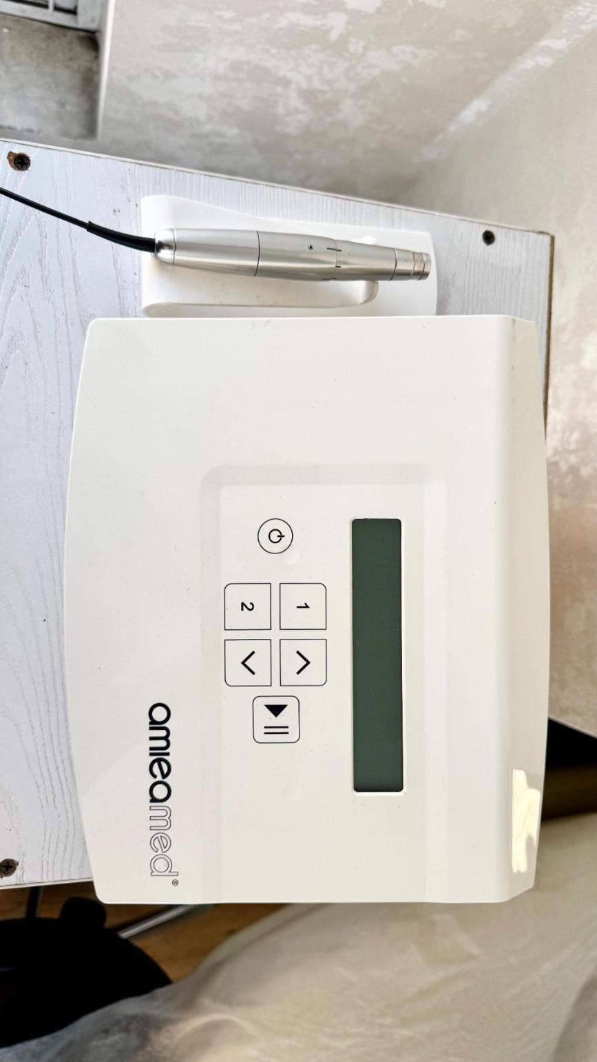 دستگاه جوانساز و میکرو و مزو نیدلینک آمیا مد مناسب کلینیک زیبایی و سالن زیباییدست دو/مدینیوم