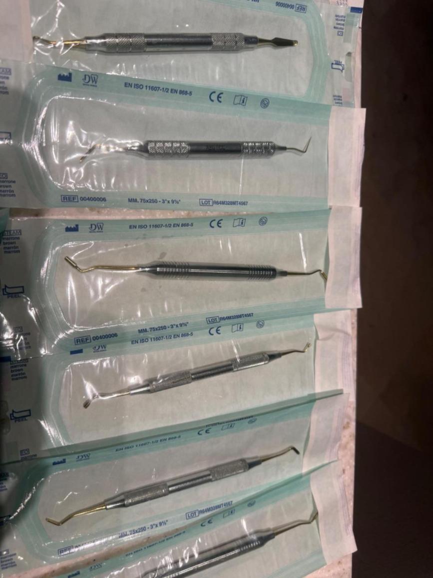 تعدادي وسايل دندانپزشكي در حد نودست دو/مدینیوم