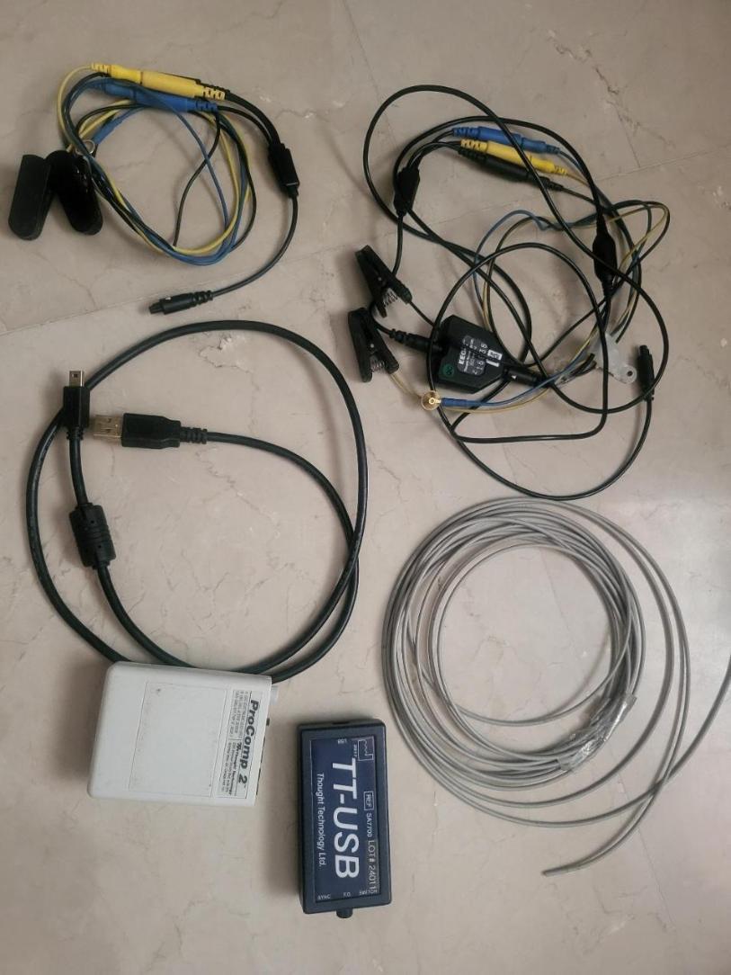 دستگاه نوروفیدبک چهار کاناله پروکامپ۲دست دو/مدینیوم