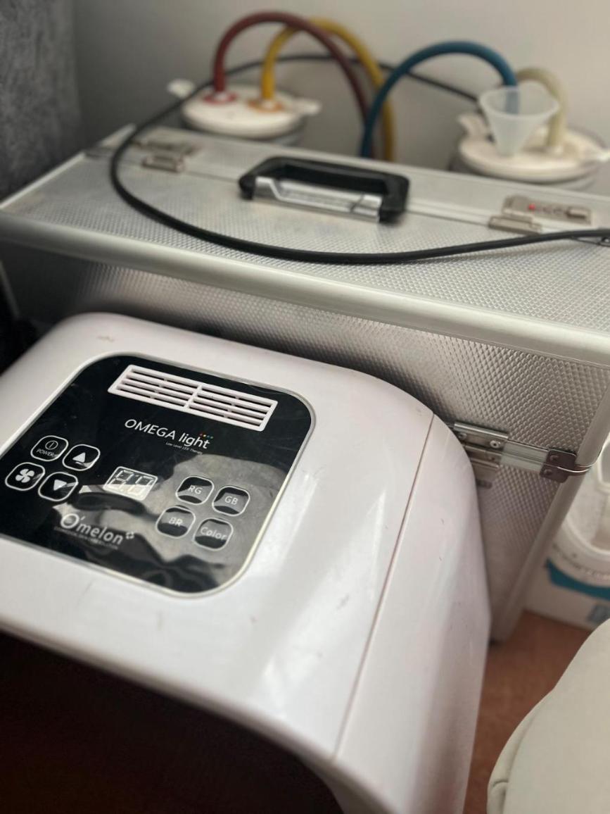 میکرودرم نوردرمانی ElEctrlcltyدست دو/مدینیوم