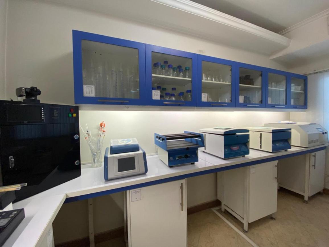 فروش یکجای آزمایشگاه تازه تاسیس پاتوبیولوژی نو/مدینیوم