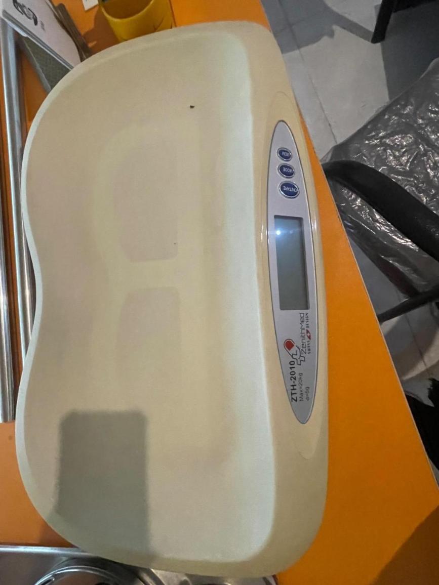 فروش وسایل کامل مطب مامایی در حد نودست دو/مدینیوم