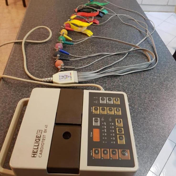 دستگاه الکتروکاردیوگرافی تک کاناله با برند هلیگه دست دو/مدینیوم