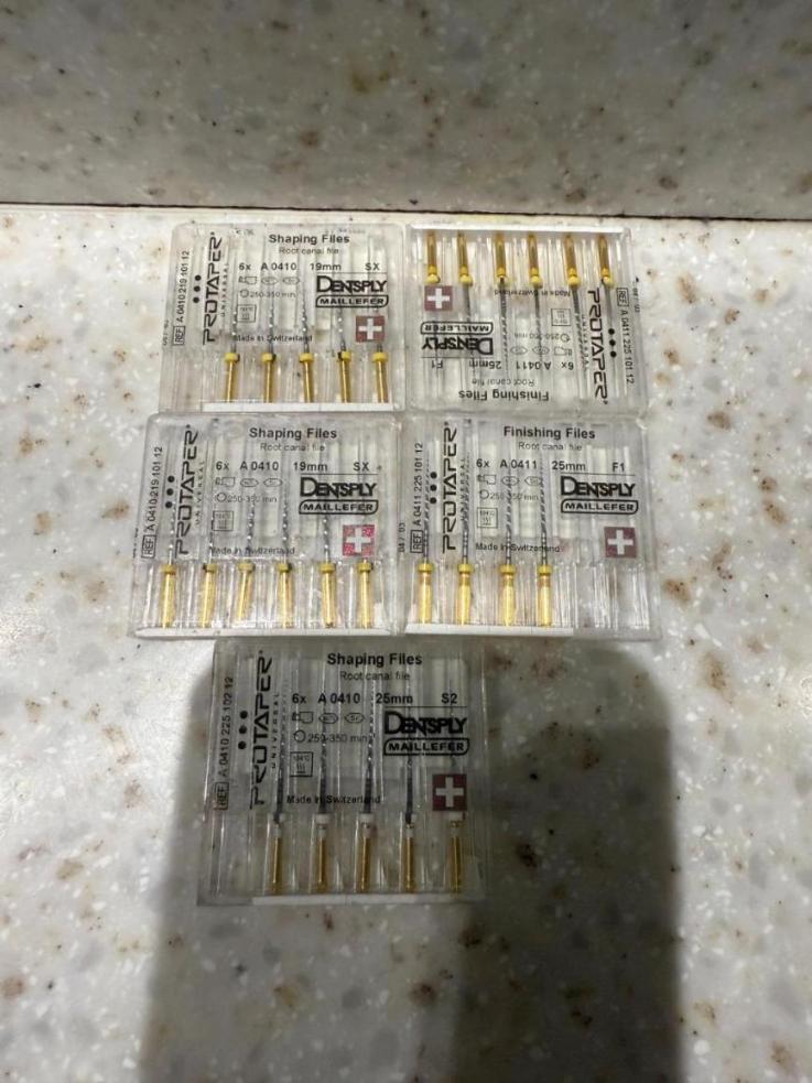 تعدادي وسايل دندانپزشكي در حد نودست دو/مدینیوم