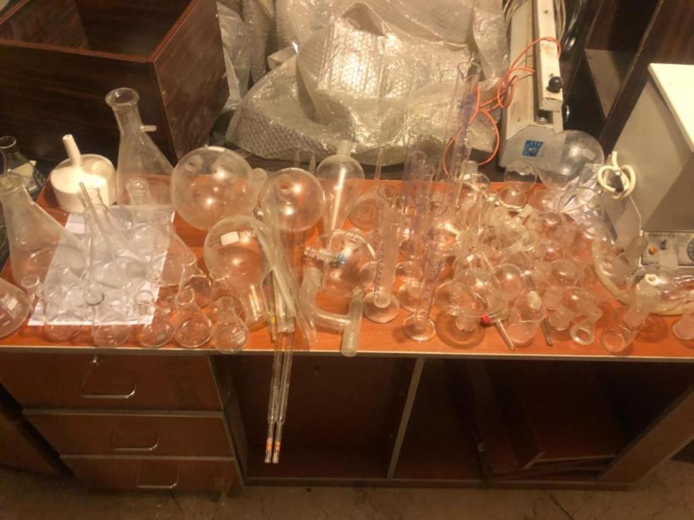 لوازم آزمایشگاهی شیشه ای-انکوباتور -آب مقطر گیریدست دو/مدینیوم