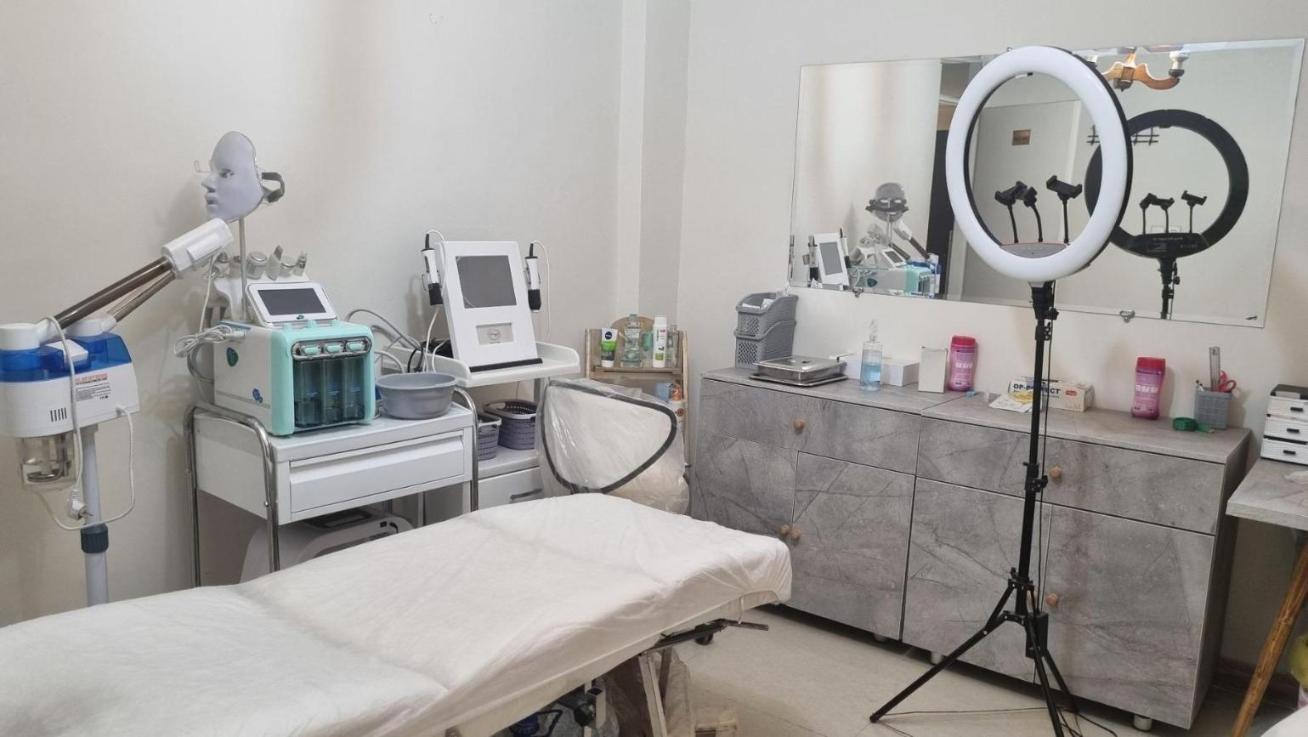 فروش تمام تجهیزات مطب زیبایی کم کارکرددست دو/مدینیوم