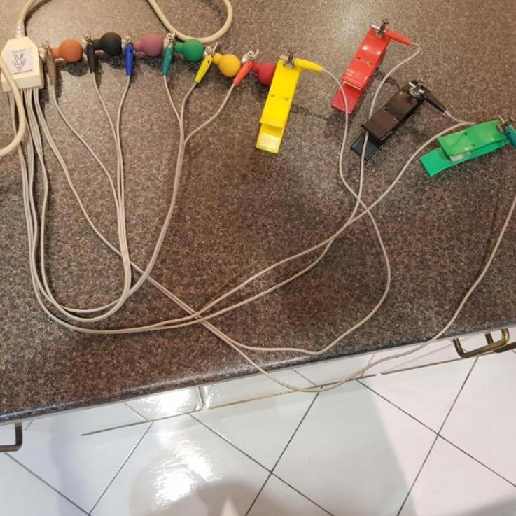 دستگاه الکتروکاردیوگرافی تک کاناله با برند هلیگه دست دو/مدینیوم