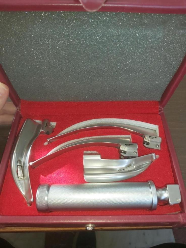 لارنگوسکوپنو/مدینیوم