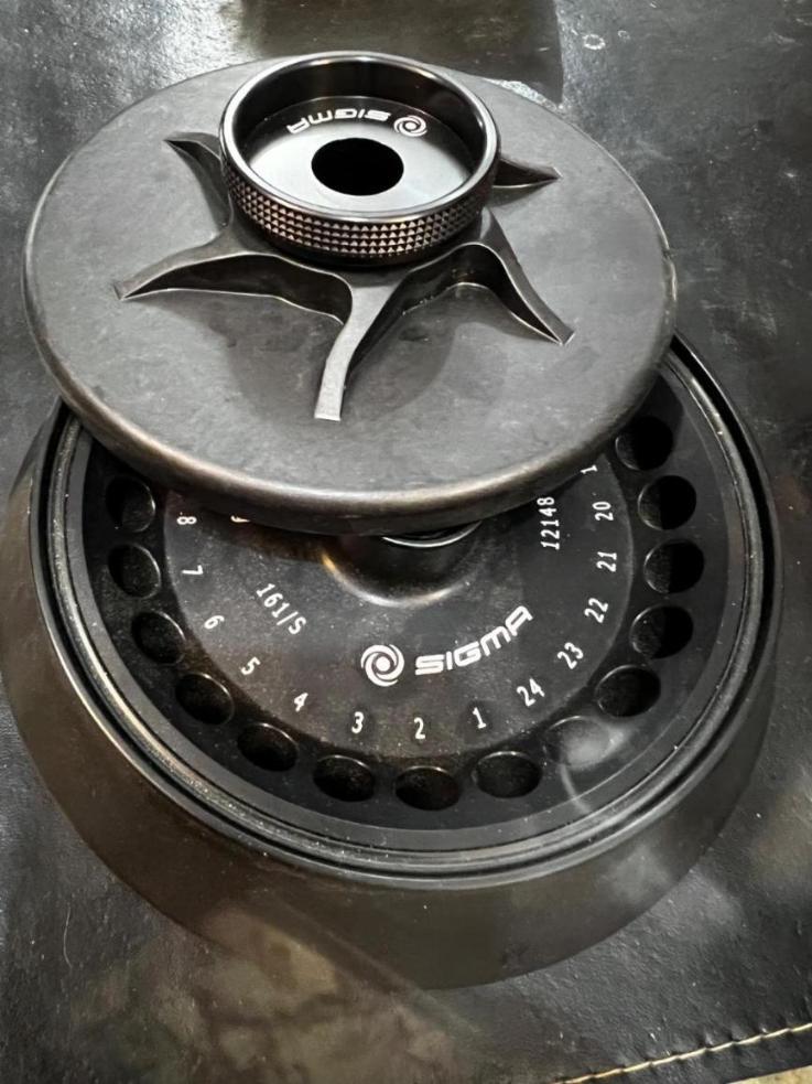 سانتريفيوژ يخچال دار سيگما ١٦ ۲ kدست دو/مدینیوم