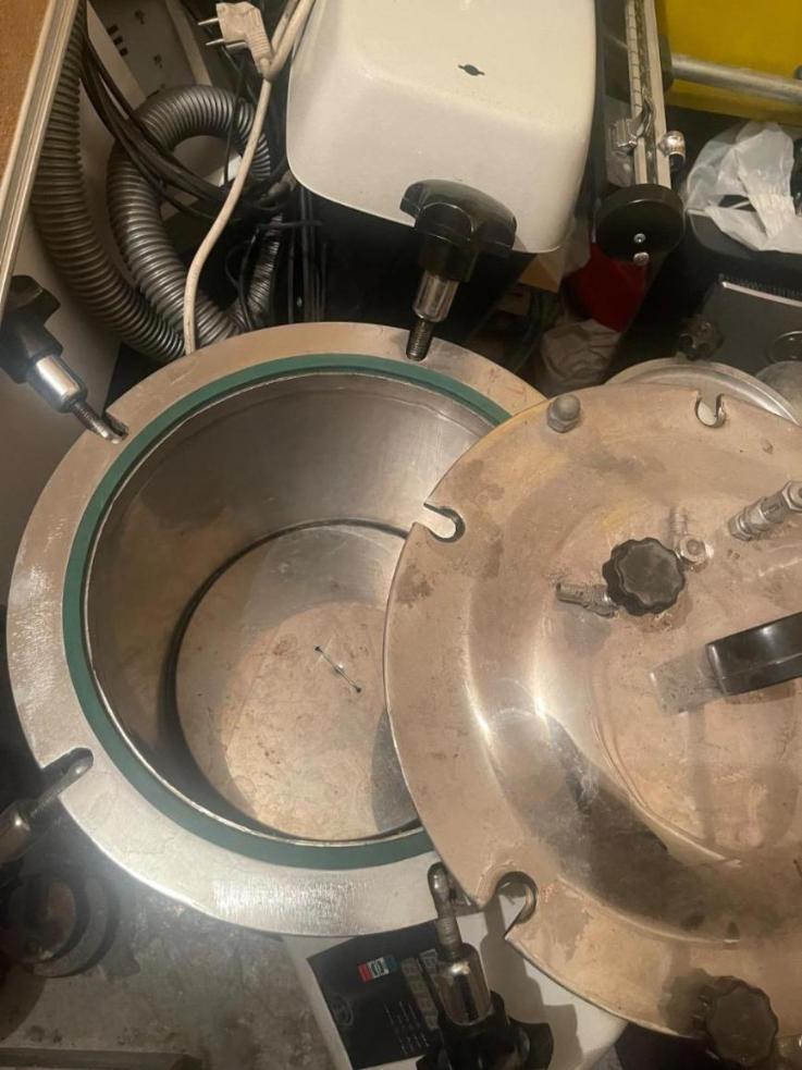 اتوکلاو آزمایشگاهی ۲۵ لیتری دست دو/مدینیوم