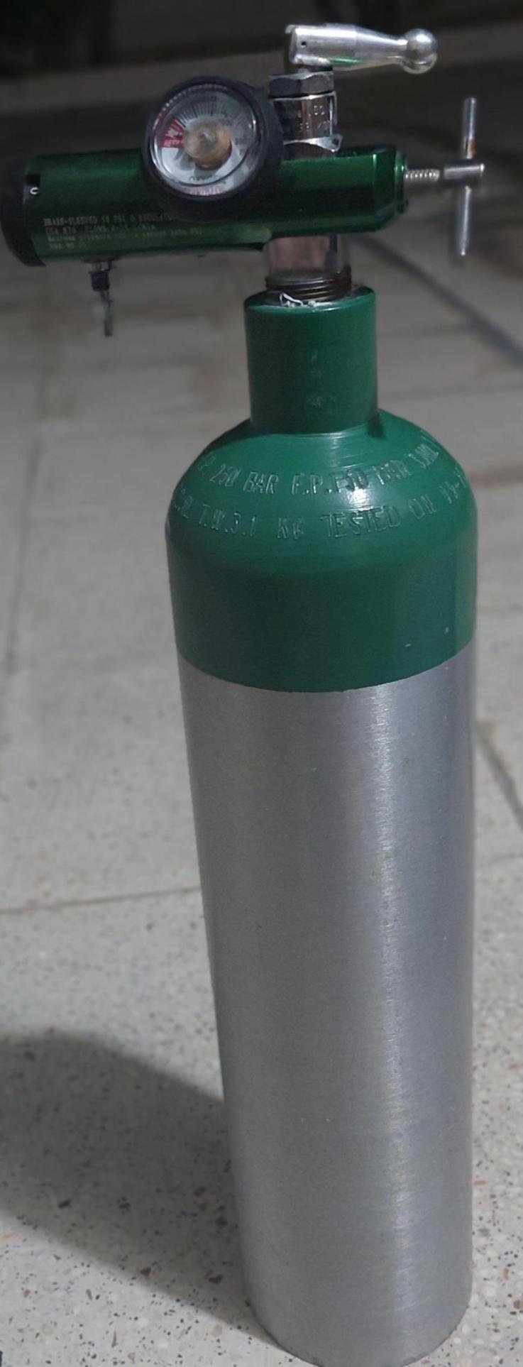 اتوکلاو دندانپزشکی و گپسول های اکسیژن در احجام مختلفنو/مدینیوم