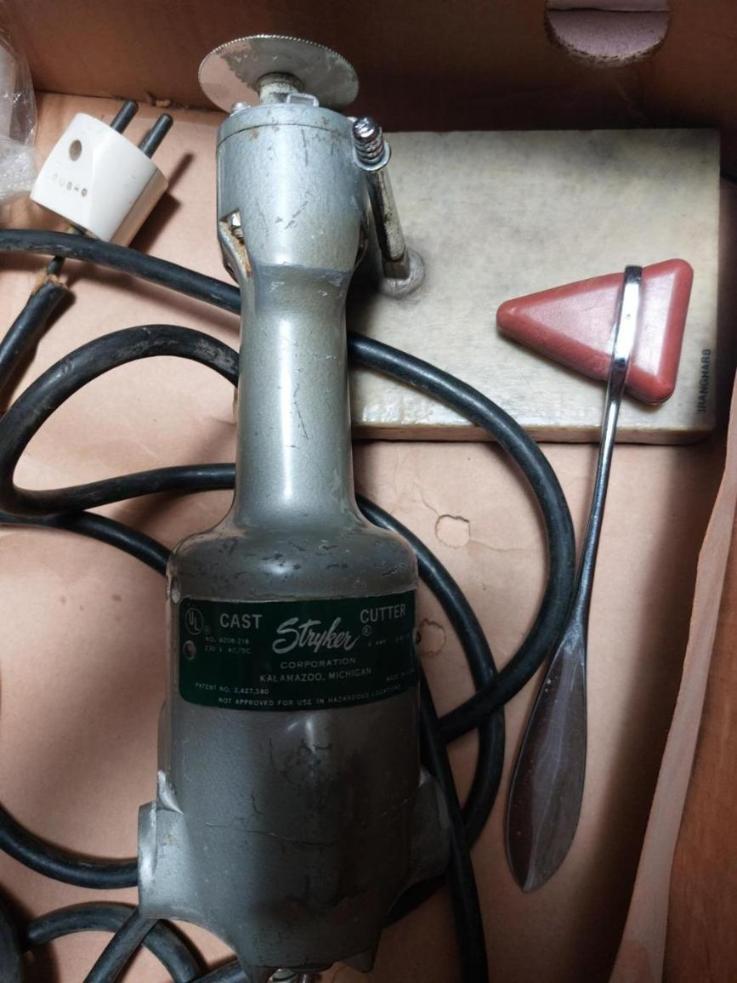 اره ارتوپدی استرایکر و گچ باز کندست دو/مدینیوم