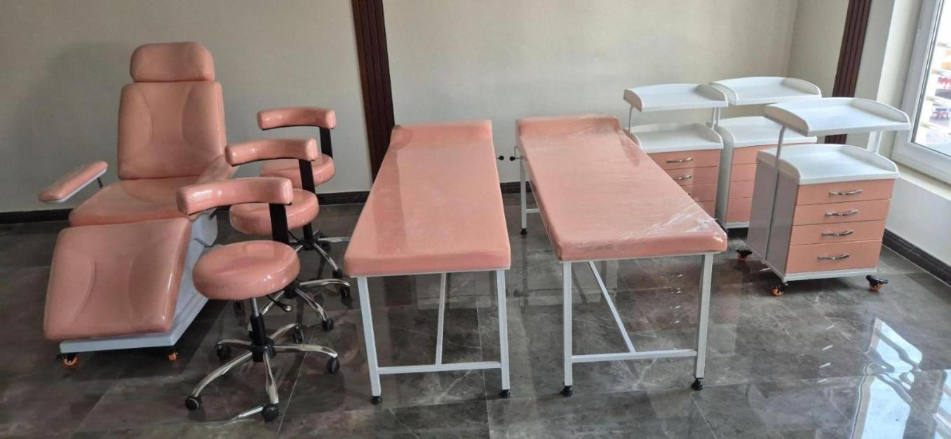 دو عدد تخت معاینه معمولیدست دو/مدینیوم