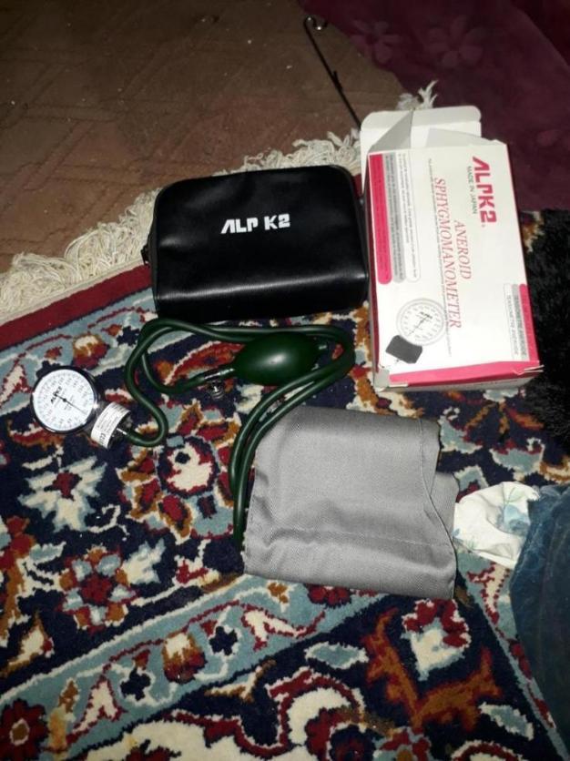 دستگاه فشارسنج و گوشی پزشکیدست دو/مدینیوم