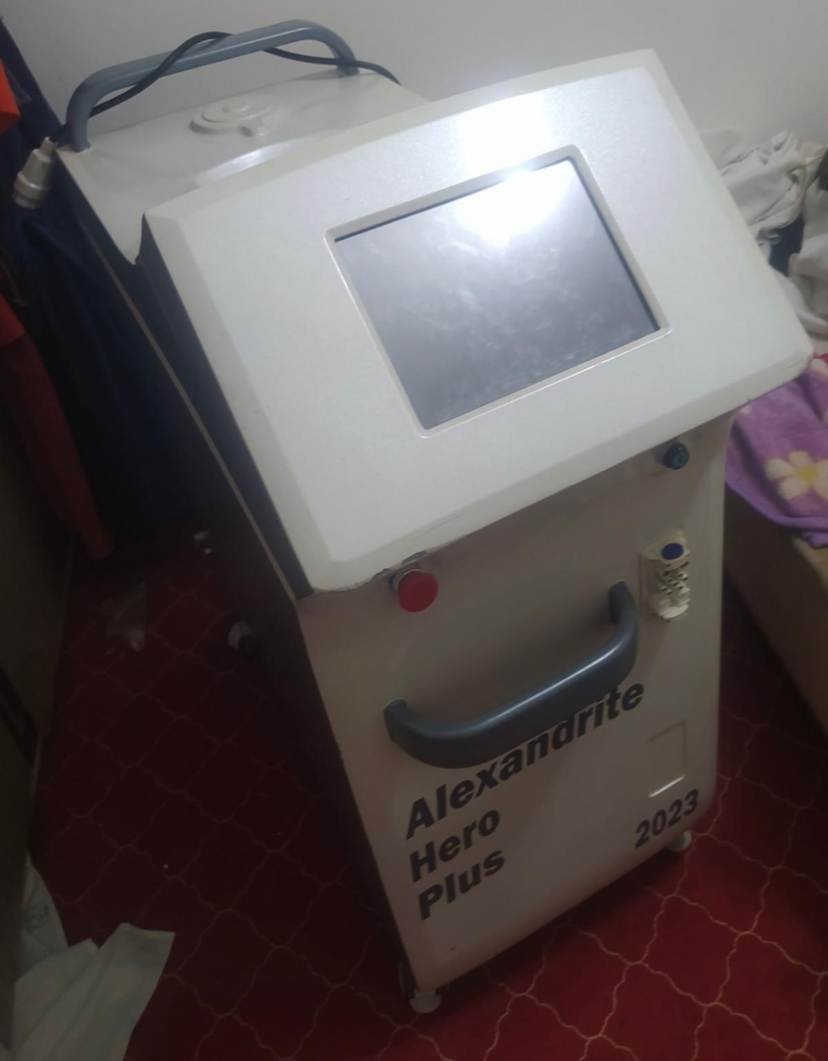 دستگاه الکساندرایت هیرو پلاس 2023دست دو/مدینیوم