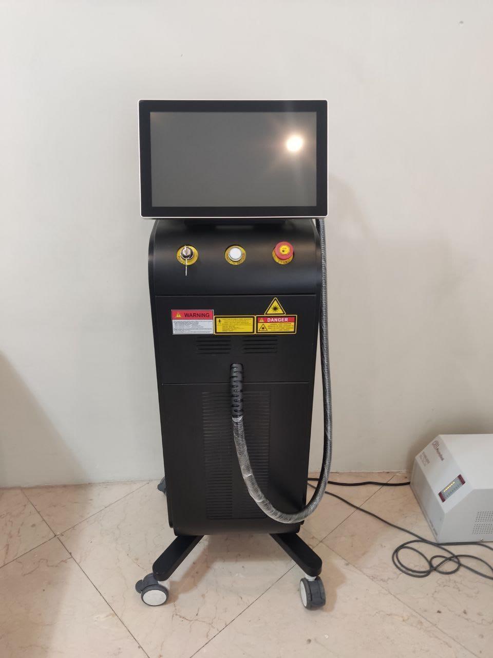 دستگاه لیزر تیتانیوم ۲۰۲۲ هوآمی ۱۲۰۰ واتدست دو/مدینیوم