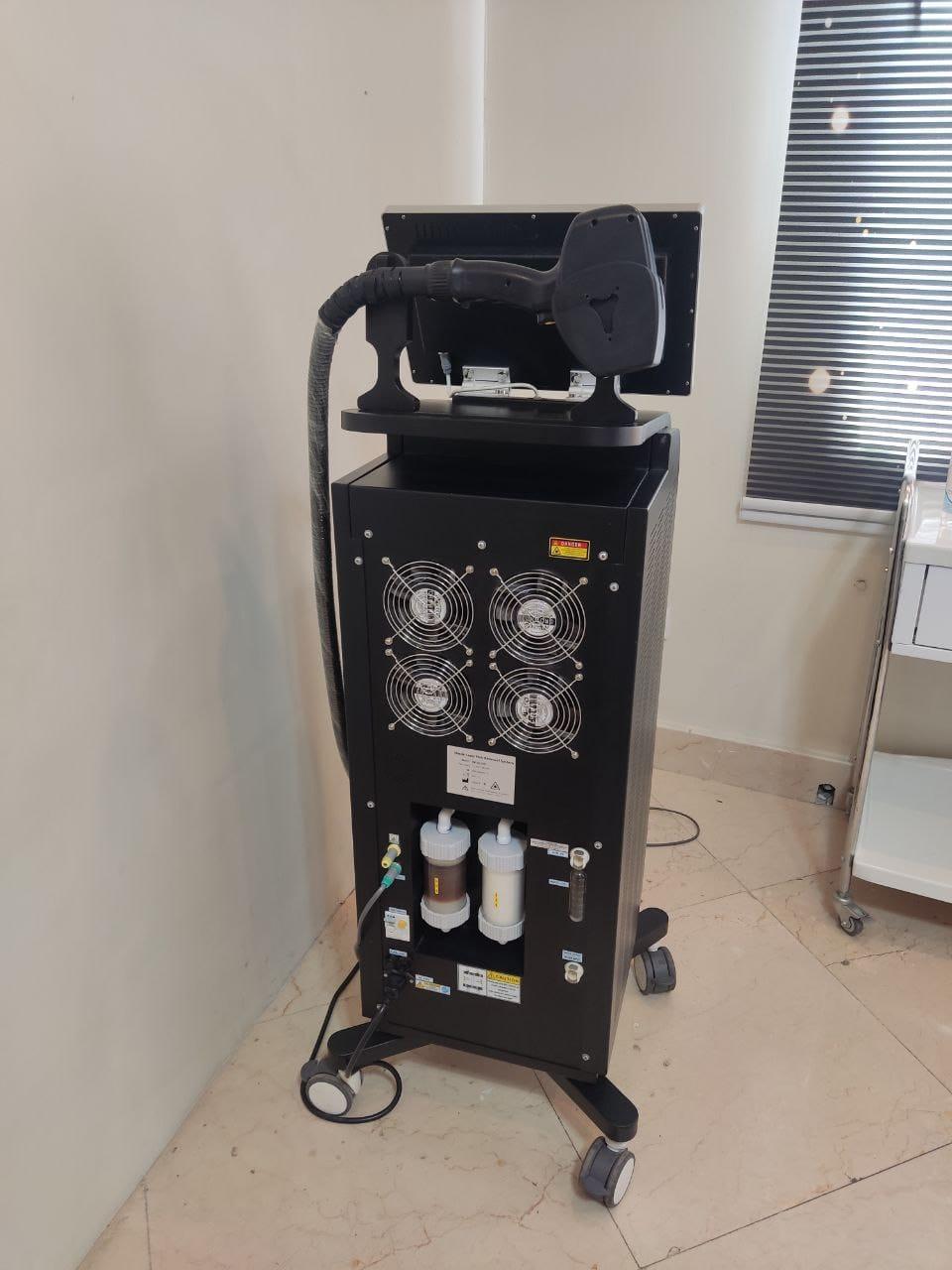 دستگاه لیزر تیتانیوم ۲۰۲۲ هوآمی ۱۲۰۰ واتدست دو/مدینیوم