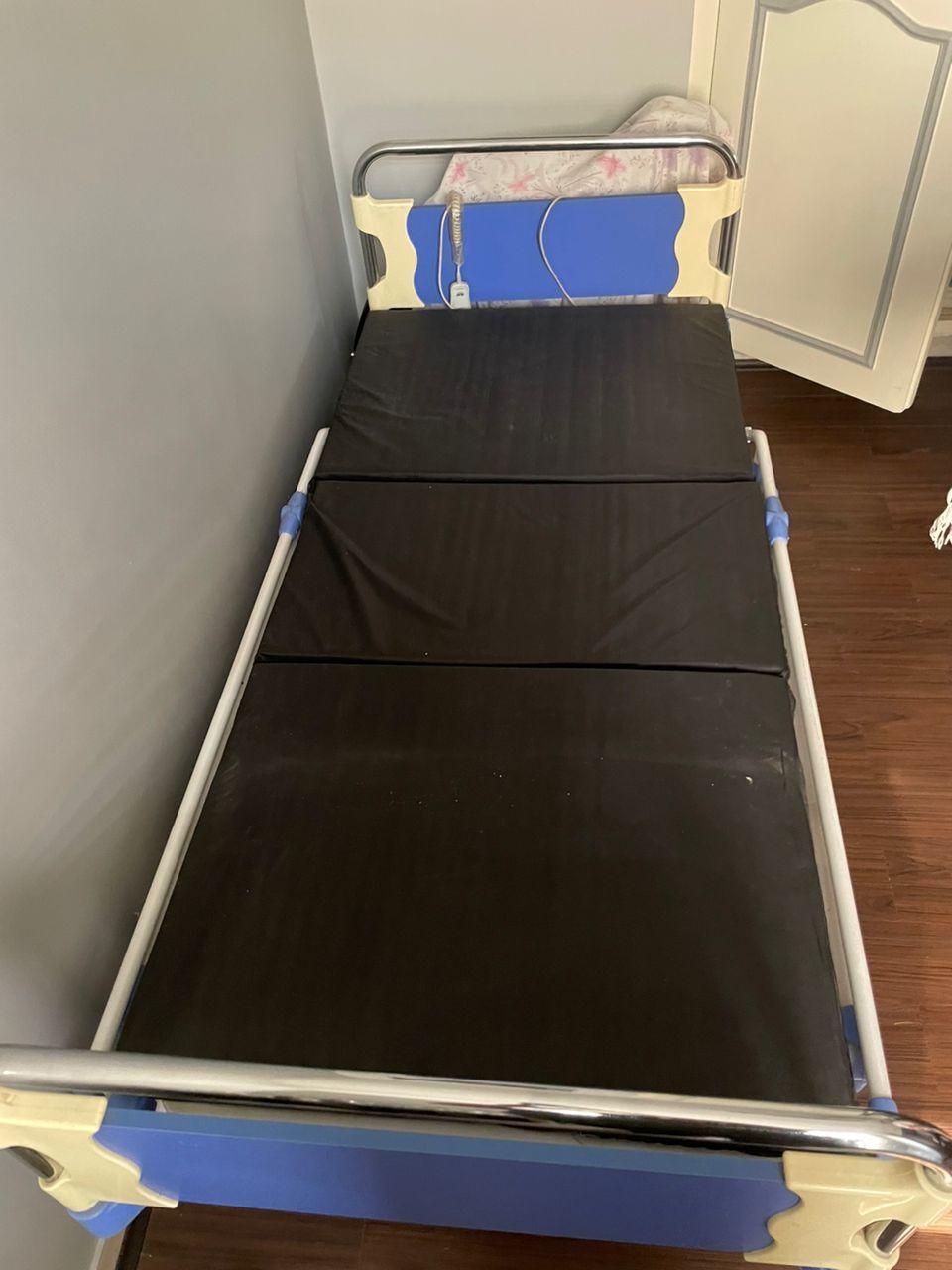 تخت بیمارستانی سه شکن برقی ویلچردست دو/مدینیوم